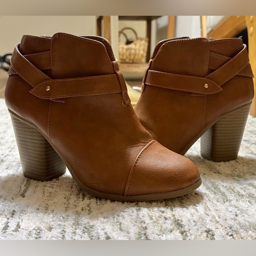 LC Lauren Conrad Bonbon Cognac Ankle Boots Size 7 Block Heel Side Zip Booties